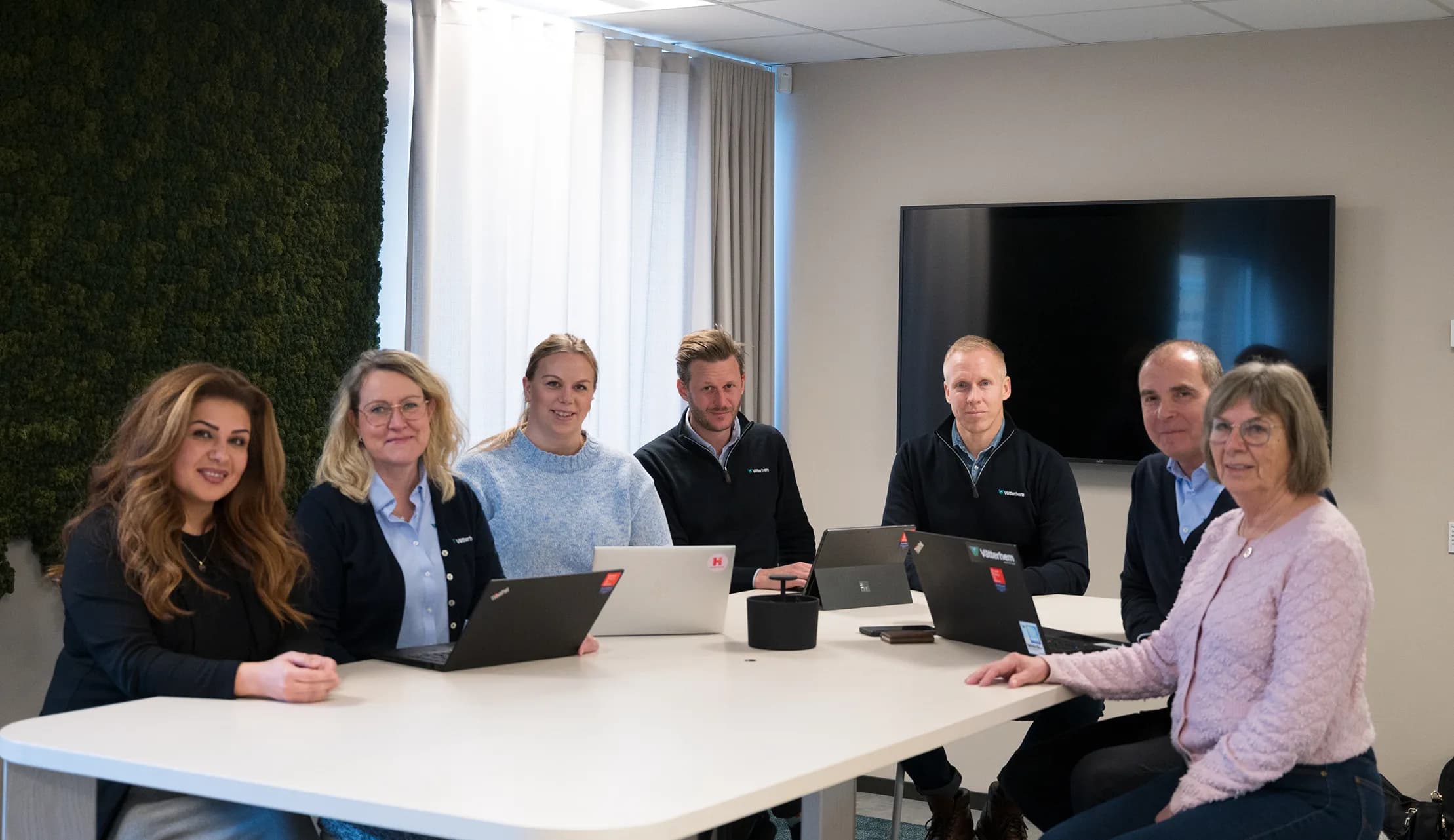 Styrgrupp bestående av sju personer i möte om systematisk hyressättning